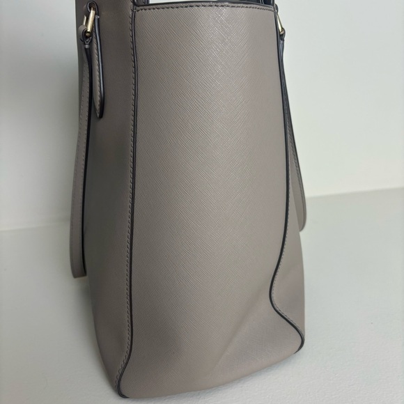 Tory Burch Emerson Large Tote - Picture 6 of 12